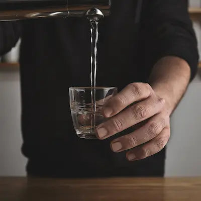 Rend l'eau du robinet à nouveau agréable à boire