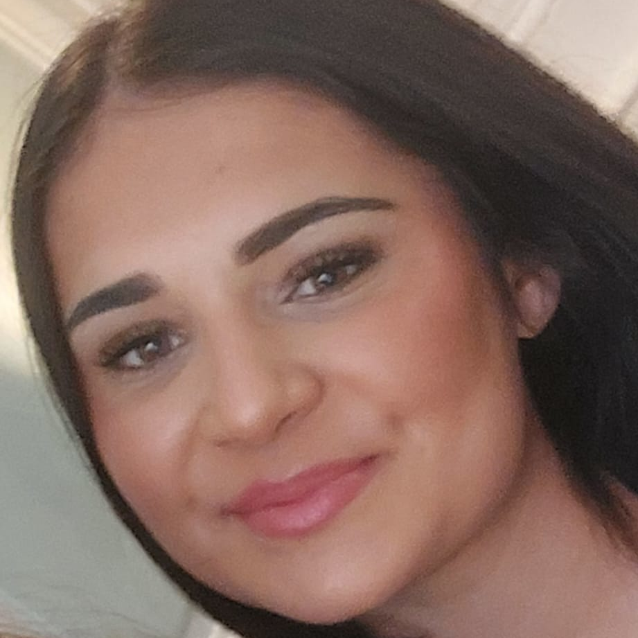 Laura TOMCIKOVA Service client ÖKO